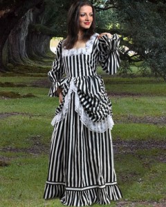 Valnnar Stripe Gown